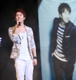 韩星金亨俊首尔延世大学开生日会