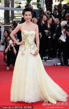 李冰冰戛纳走秀 长裙华丽刺绣精致