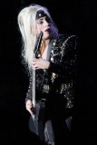 LadyGaga巴塞罗那献唱 造型百变