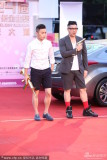 比尔贾聂永真短裤走红毯 持枪耍帅