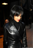 蕾哈娜皮衣酷帅 短发造型红唇惹眼