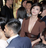 林志玲挺八字奶露事业线