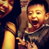 张柏芝和Quintus搞怪