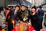 贺岁片电影《吉星高照2015》拜神仪式