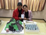 陈婷在微博上晒出65岁张艺谋庆生的照片图片