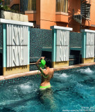 杨子晴晒裸泳照