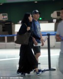 那英老公低调陪同