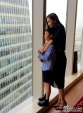 马景涛妻子晒家人温馨照 赞儿子调皮懂事