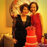 鲁豫与靳羽西合影