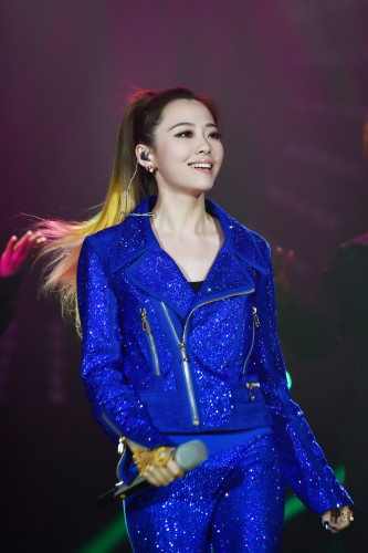 如何练好海豚音?张靓影唱的算海豚音吗?海豚