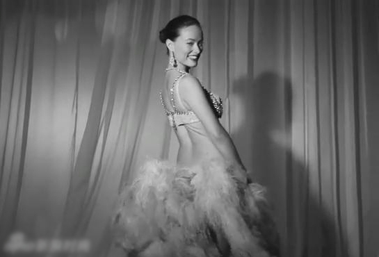 杨幂图片性感脱内衣_杨幂性感内衣照片(3)