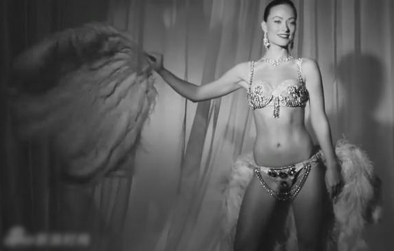 女明星当场脱内衣_女明星内衣(2)