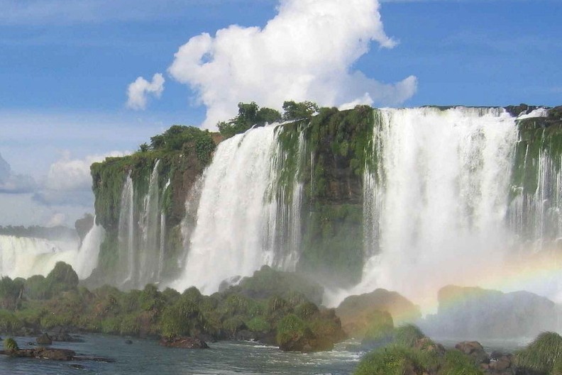 最宽的瀑布_世界上最宽的瀑布,伊瓜苏瀑布 4000米宽