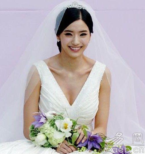 韩彩英婚纱照_韩彩英性感图片(3)