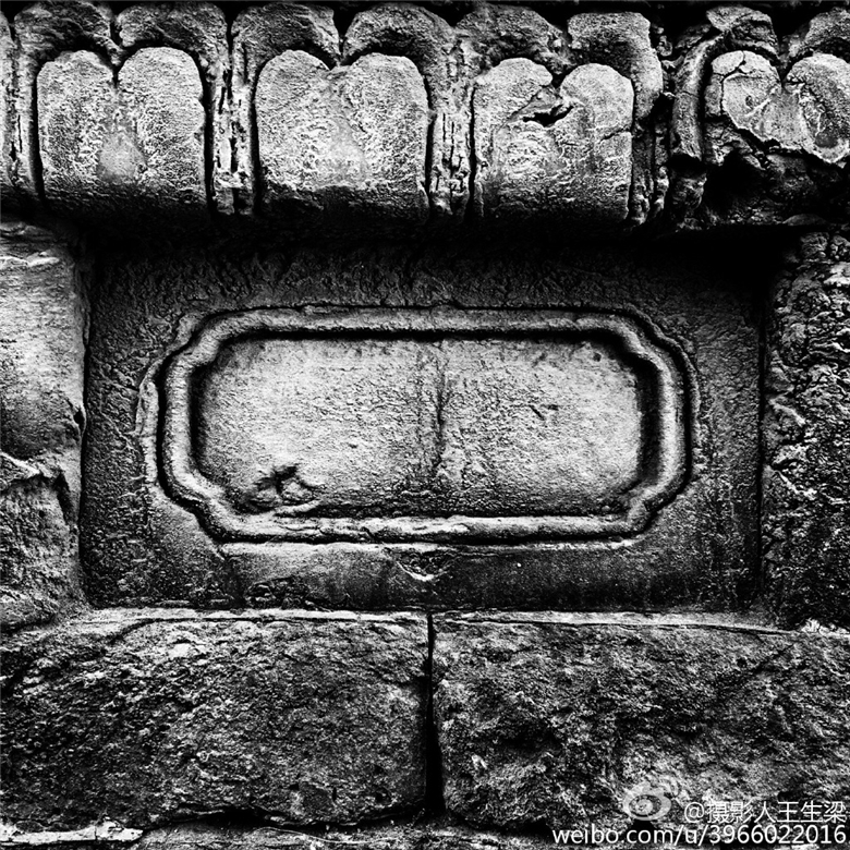 我家老宅好久没有人住了,最近老宅西北角有个