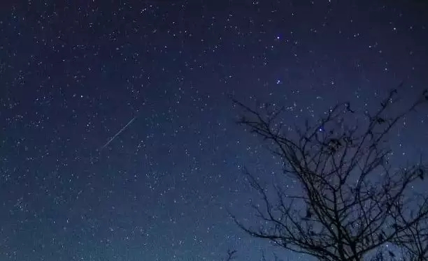 15日凌晨 太原上演全国最唯美流星雨