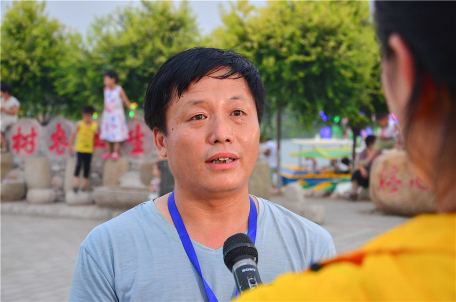 山西的总人口是多少_3月7日,山西省总工会的工作人员在给女职工们发放\