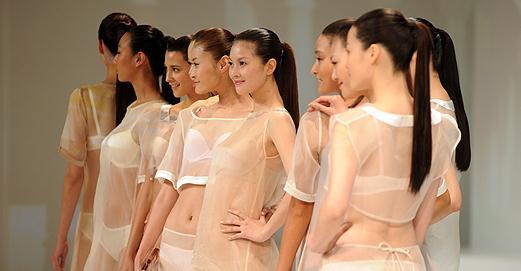 性感内衣美女时装秀_性感内衣美女(2)