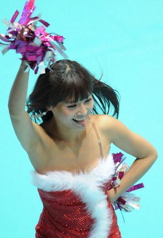 美女内衣滑落_内衣带滑落大胸美女(3)