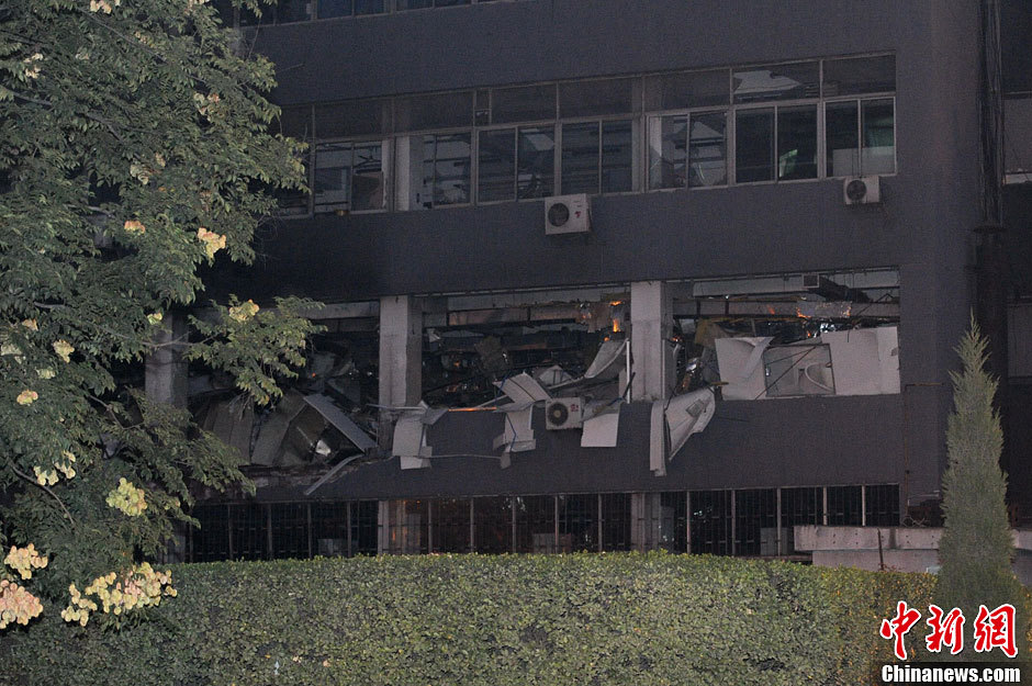 右上面中间坏了一颗大牙,本来想去诊所把坏掉