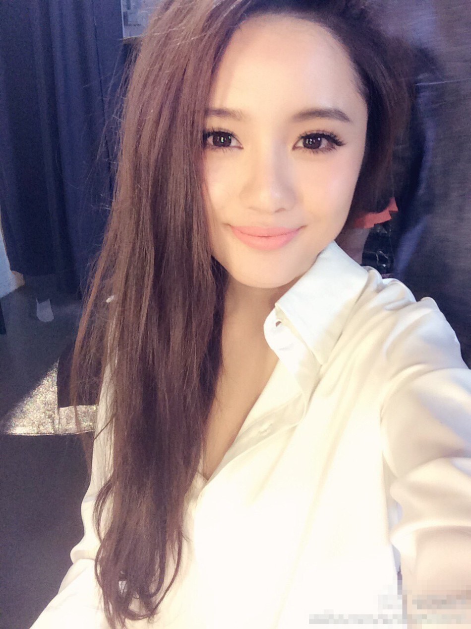川足美女老总_老总在水里下药迷美女(2)