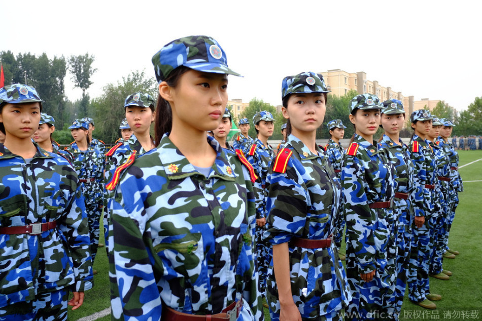 军训女生穿什么内衣_军训女生