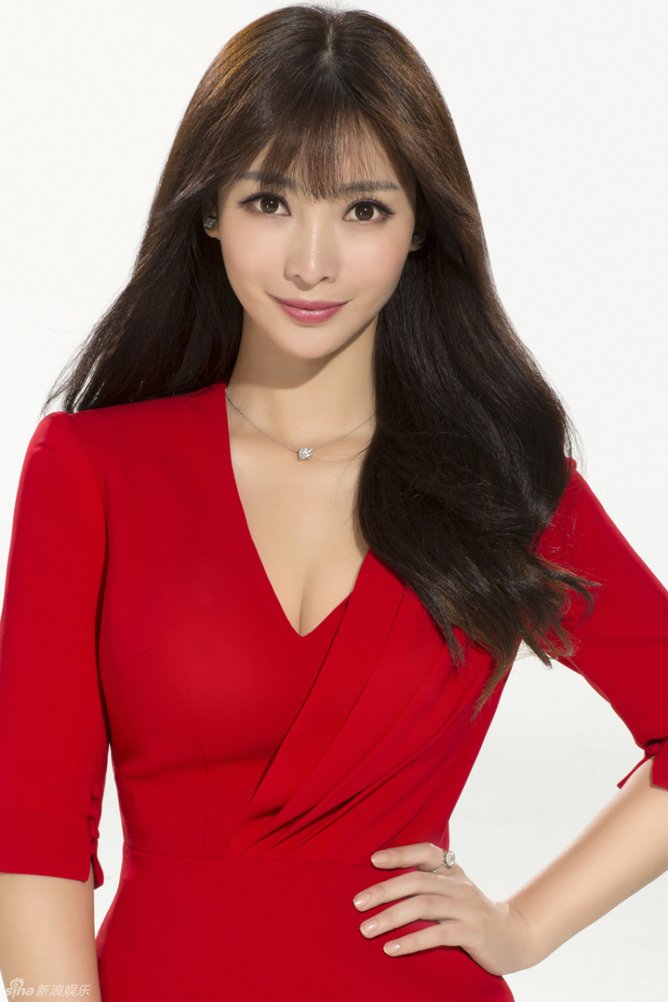 柳岩大方展露自信微笑，充满知性优雅魅力 - 美女 - hot023.com 热点重庆-时尚hot023