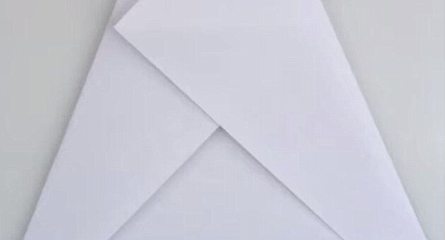 折纸飞机,纸飞机的单次飞行距离长达69米 约翰