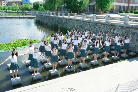 吉林华桥外国语学院美女大学生晒唯美毕业照