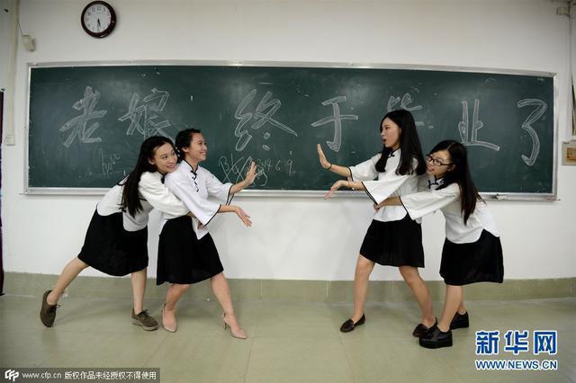 毕业季雷人口号_盘点毕业季高校雷人标语 方丈不来 贫尼 不走 安(3)