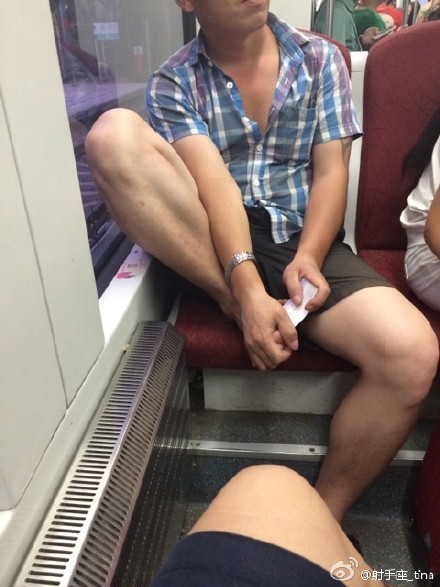 有了"搓澡师傅",再也不怕长春轻轨抠脚大汉了!