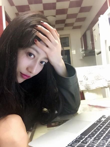 美女教师大长腿许多语儿 - 美女 - hot023.com