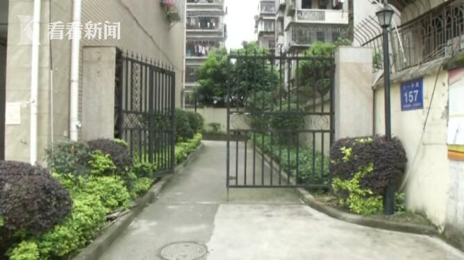 高档小区楼顶偷内衣_晾晒在小区楼顶的内衣(3)