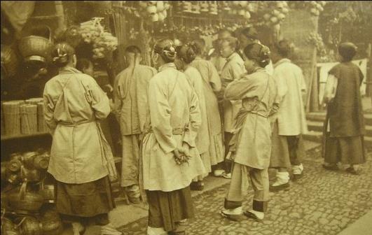 ӻſڵĹŮ Shopping, Shanghai 1900