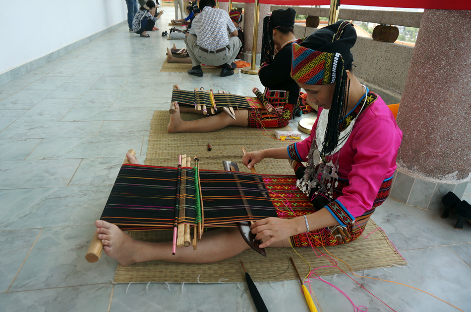 如何辨别各民族服饰 37855_273458_147719.jpg