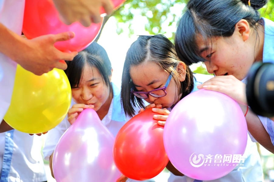 气球怎么吹轻松 43140_45241_296717.jpg