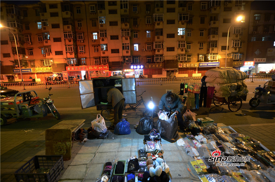 摆摊的人口_夜市摆摊图片(2)
