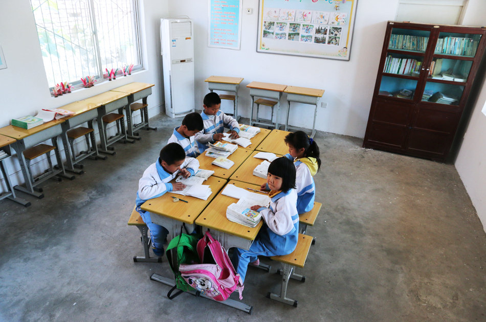 歌词里有空荡的空还有什么冰冷的窗沿叫什么歌