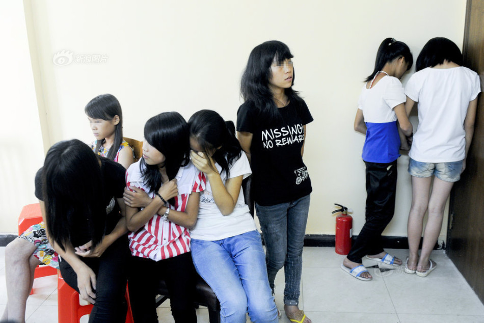 很丢人吗?我现在在工厂当工人,扣完五险一金还