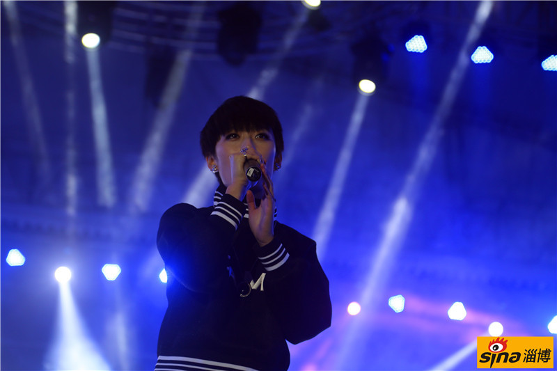 现在最新出来的歌 52240_412951_790108.jpg