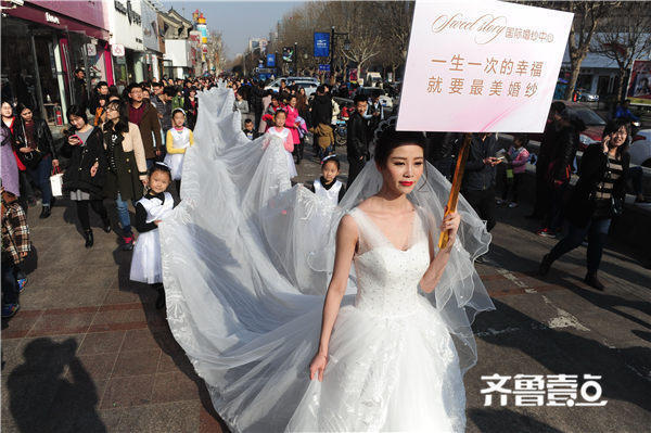 史上最长婚纱_史上最漂亮婚纱图片