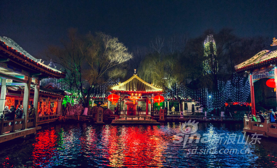 趵突泉灯会灯光璀璨