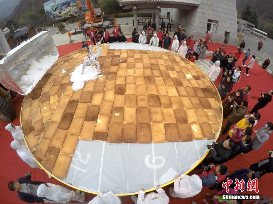 3月11日,老子诞辰纪念日前夕,道教圣地河南洛阳老君山,万斤超级大蛋糕