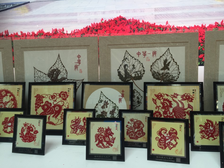 在19日开幕的旅交会上，20余个国家、省、市级非遗项目受邀参展。济南皮影戏、济南形意拳、武当太乙门、口技等国家级、省级非遗项目将先后亮相济南主形象展台。福牌阿胶、鲁绣、面塑、兔子王、木鱼石、泥塑、和圣文刀等10余个非遗项目也成为了展会的一大亮点。