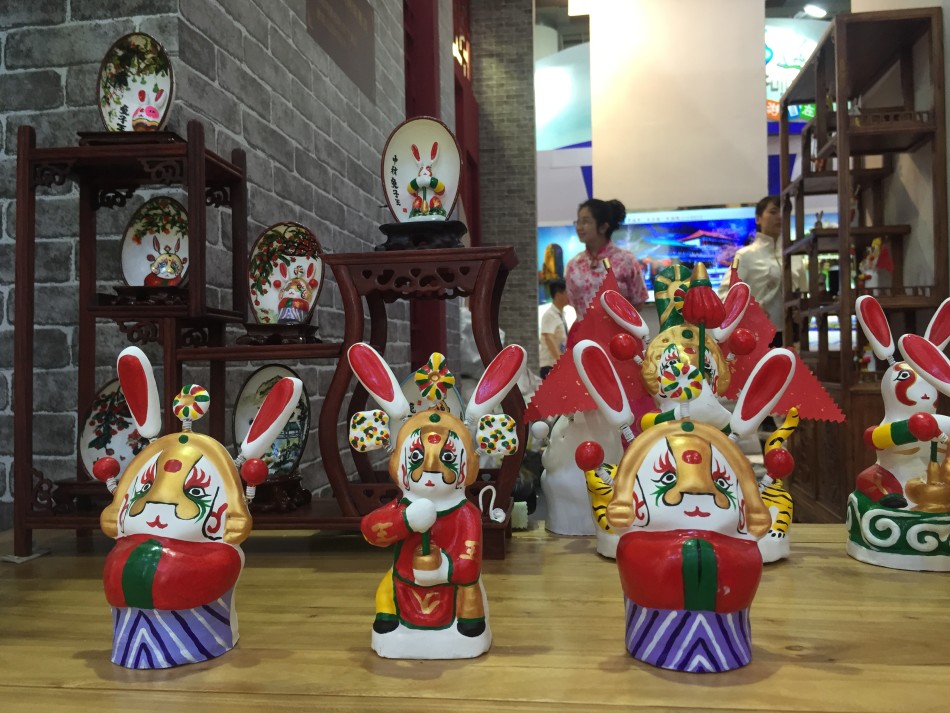 济南皮影戏、济南形意拳、武当太乙门、口技等国家级、省级非遗项目将先后亮相济南主形象展台。