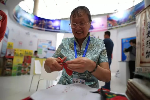 在19日开幕的旅交会上，20余个国家、省、市级非遗项目受邀参展。