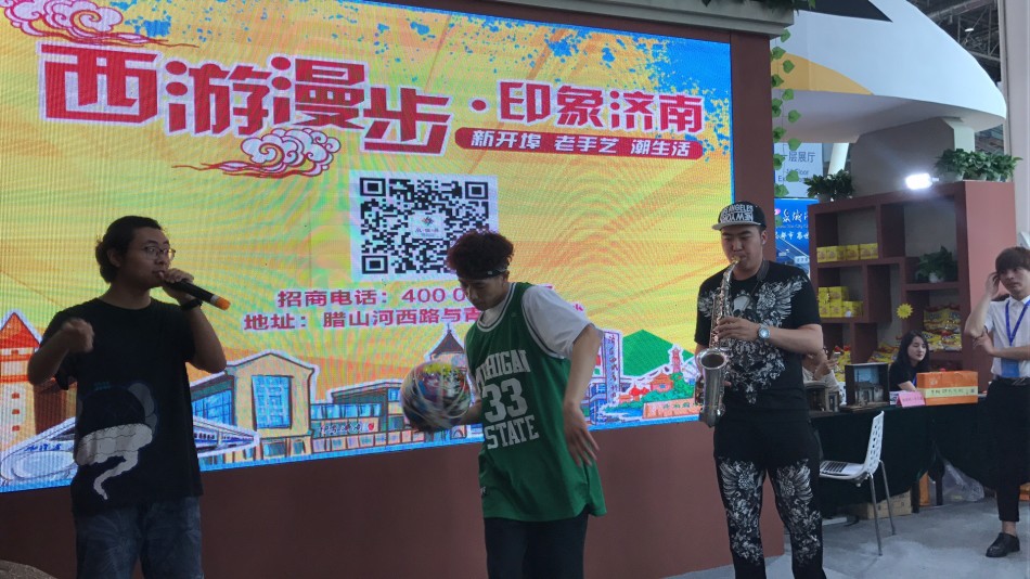 蒙古国乌布苏省音乐戏剧院、贵州黄果树大瀑布风景区、山东尼山圣境风景区等都带来了各具风情的特色旅游文化演出。