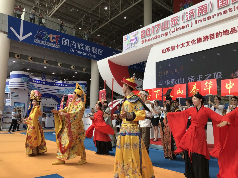 蒙古国乌布苏省音乐戏剧院、贵州黄果树大瀑布风景区、山东尼山圣境风景区等都带来了各具风情的特色旅游文化演出。