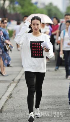 济南一高考考点美女如云成亮点