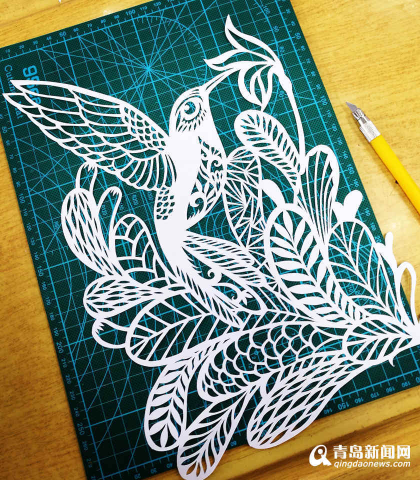 网友用废纸做精美纸刻画